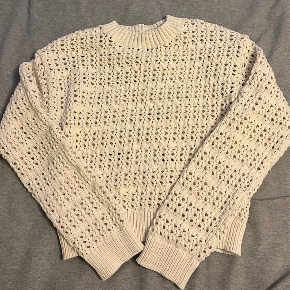Universal Thread Cream Crew Neck Sweater